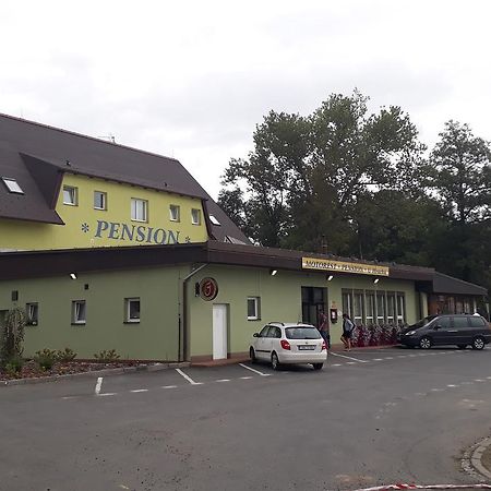 克拉托维 Motorest-Pension U Hrachu,S.R.O.酒店 外观 照片